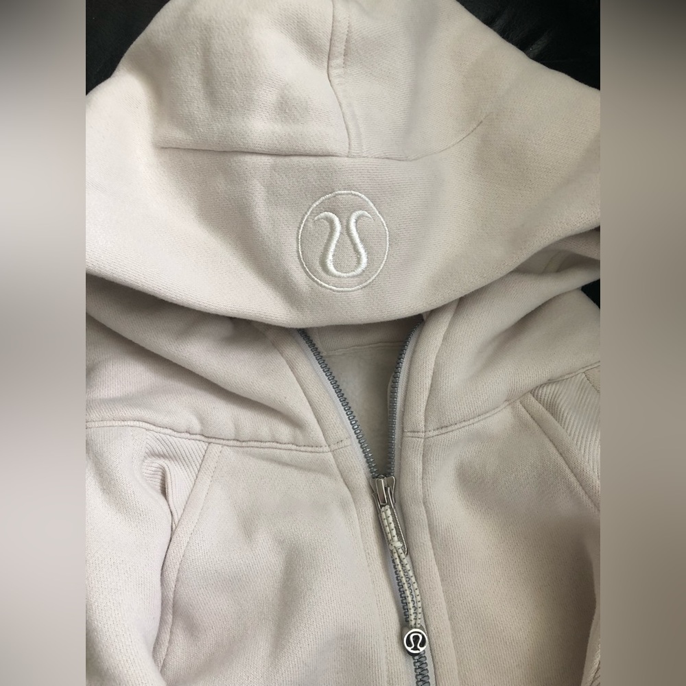 Lululemon Scuba Oversized Full Zip White Opal XS / S EUC! - Picture 13 of 14